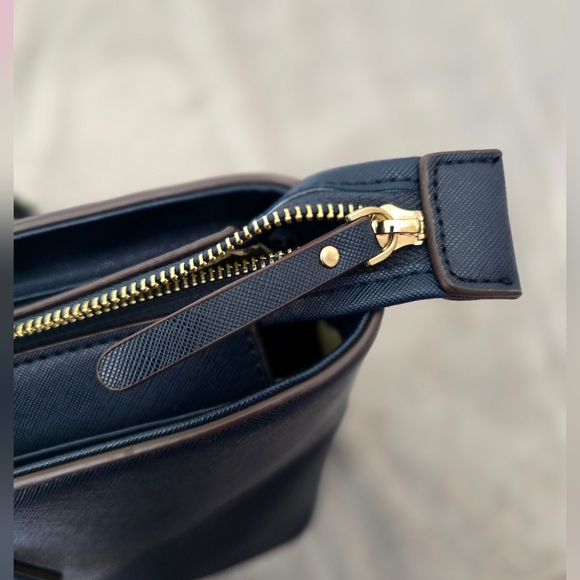 Gorgeous Kate Spade Tote Purse, Navy Blue - Picture 8 of 15